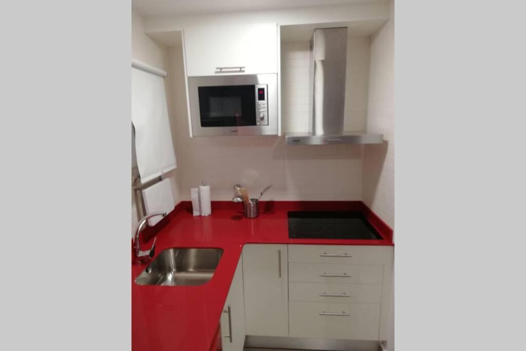 דירות אספלוגס דה לוברגאט M1 Cool Loft 1 Min Walk To Metro 15 Min Center By Metro מראה חיצוני תמונה