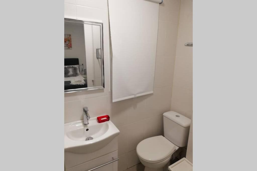 דירות אספלוגס דה לוברגאט M1 Cool Loft 1 Min Walk To Metro 15 Min Center By Metro מראה חיצוני תמונה